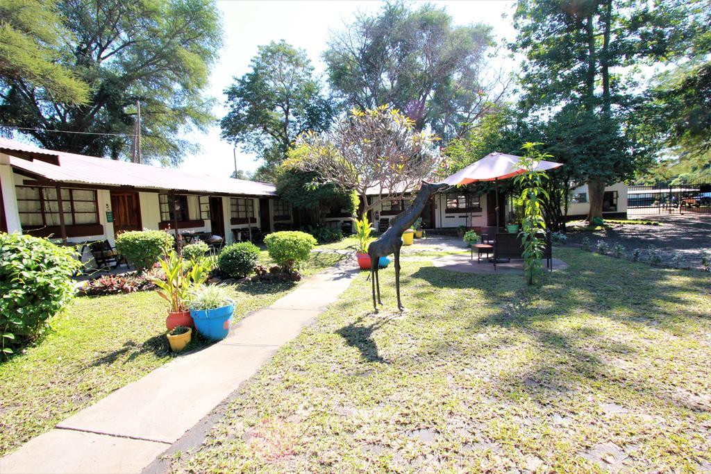 Zigzag Town Lodge Livingstone Exterior foto